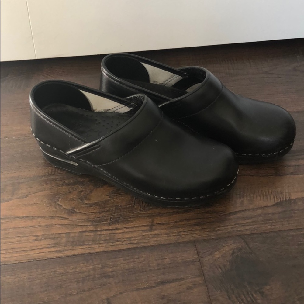Black leather Danskos